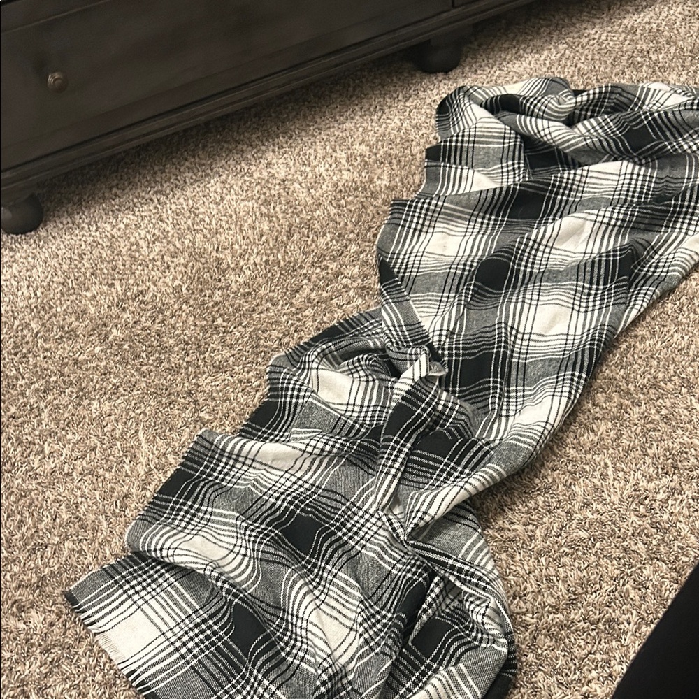 The Rail Monochrome Checkered Scarf
